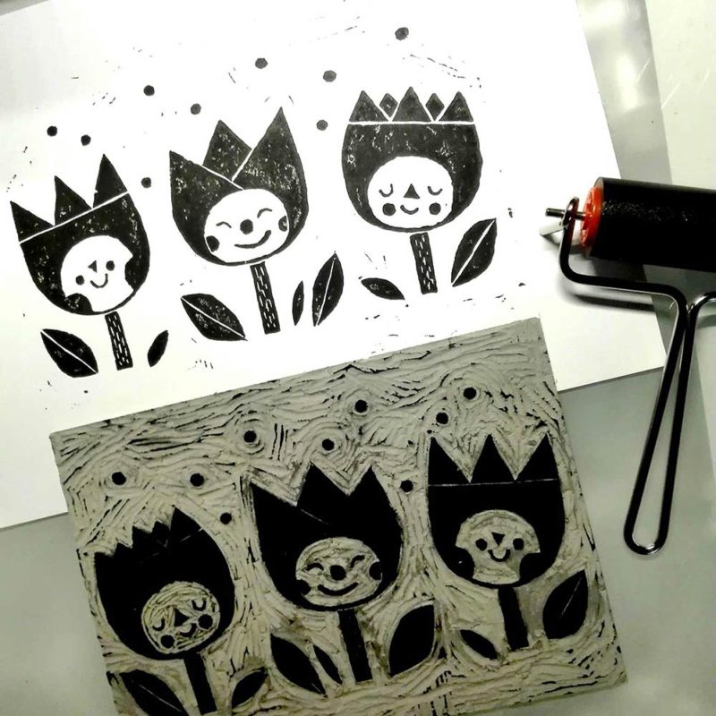 Linogravure impression noir et blanc fait main oeuvre à encadrer image poétique tout en douceur pour chambre enfant bébé salle de jeux tulipes fleurs jardin