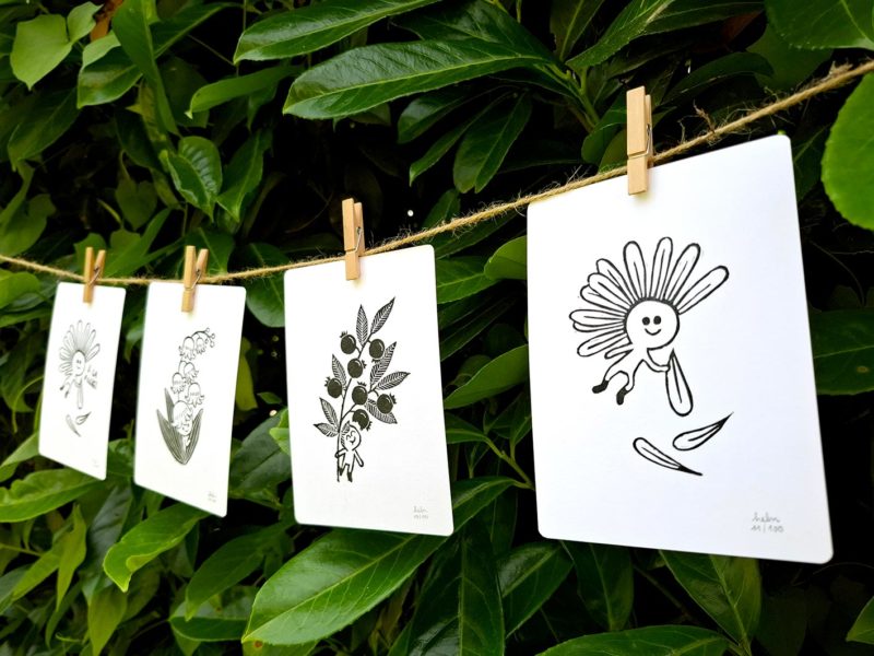 myrtille linogravure dessin illustration dandelion nenuphar muguet persil artichaut paquerette petite graine oeuvre unique noir blanc nature fruit fleur